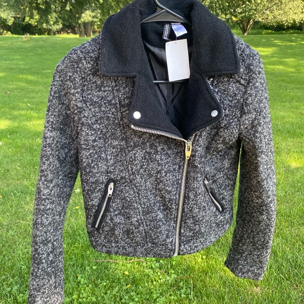 💋NWT H&M Black and Gray Bomber Jacket